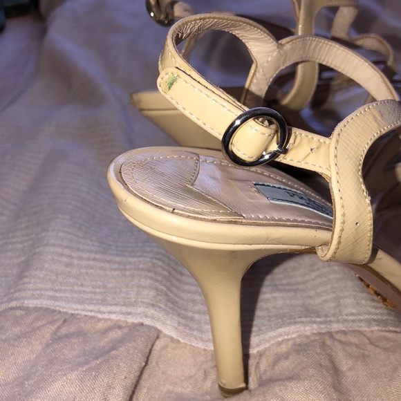 PRADA cream patent with sling back strap - Picture 4 of 4